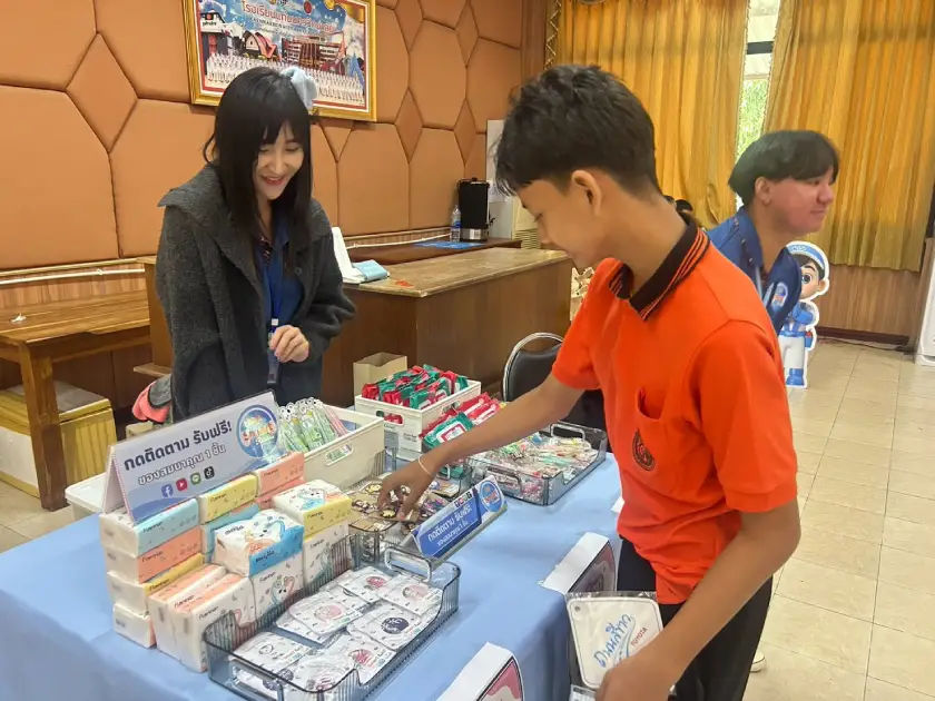 smart-radio-toyota-white-road-school-roadshow-kaennakhon